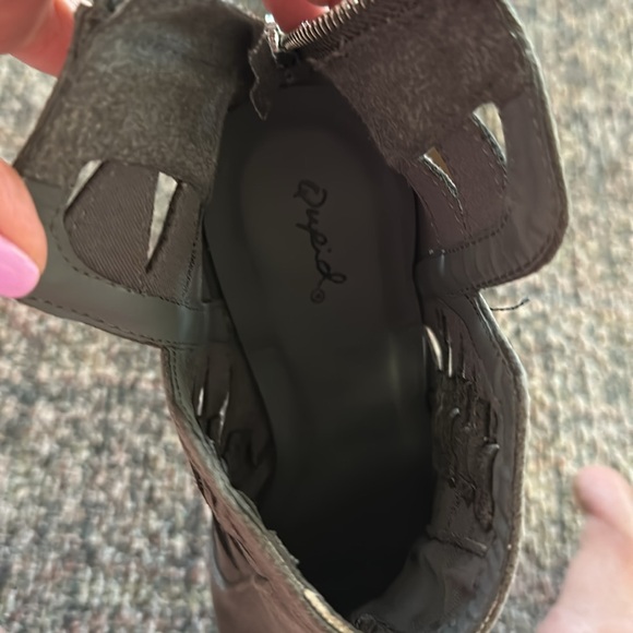 Grey cutout booties - Picture 6 of 6